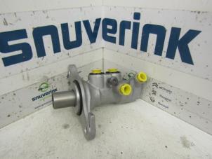 Usagé Cylindre de frein principal Renault Captur (2R) 1.5 Energy dCi 90 FAP Prix € 30,00 Règlement à la marge proposé par Snuverink Autodemontage