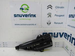 Usagé Poignée de porte arrière gauche Renault Captur (2R) 1.5 Energy dCi 90 FAP Prix € 20,00 Règlement à la marge proposé par Snuverink Autodemontage