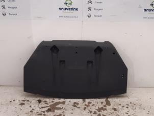 Gebrauchte Schutzblech Boden Renault Laguna III (BT) 2.0 16V Preis auf Anfrage angeboten von Snuverink Autodemontage