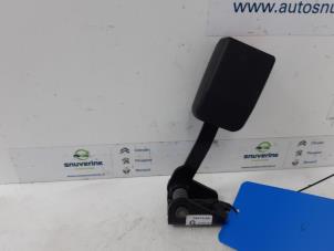 Used Rear seatbelt buckle, left Peugeot 307 CC (3B) 2.0 16V Price on request offered by Snuverink Autodemontage