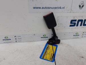 Usados Lengüeta de cinturón de seguridad derecha detrás Peugeot 307 CC (3B) 2.0 16V Precio de solicitud ofrecido por Snuverink Autodemontage