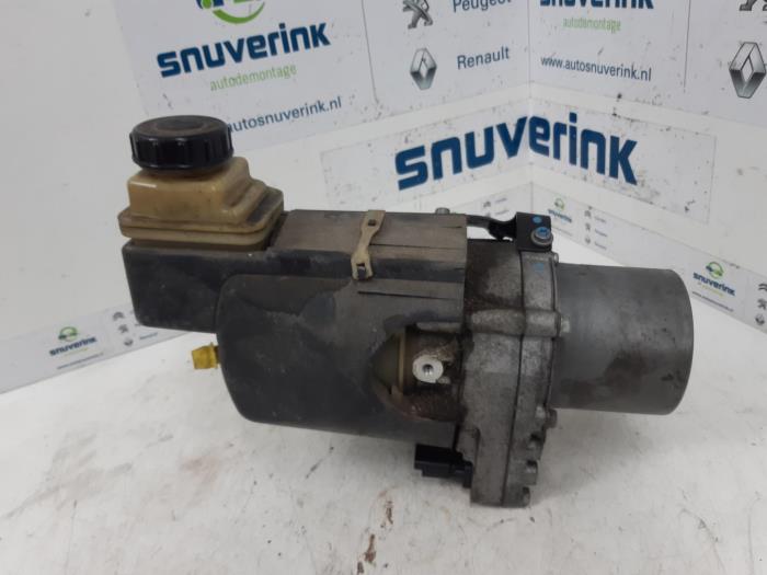 Usagé Pompe de direction Renault Laguna III (BT) 2.0 16V Prix € 89,99 Règlement à la marge proposé par Snuverink Autodemontage