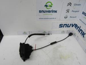 Used Door lock mechanism 2-door, right Renault Master IV (MA/MB/MC/MD/MH/MF/MG/MH) 2.3 dCi 16V Price € 60,50 Inclusive VAT offered by Snuverink Autodemontage
