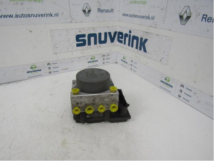 Begagnade ABS-pump Renault Scénic II (JM) 1.6 16V Pris € 89,99 Marginaltabell erbjuds av Snuverink Autodemontage