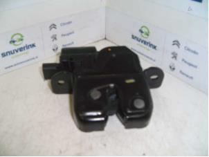 Used Tailgate lock mechanism Renault Clio IV (5R) 1.5 dCi 90 FAP Price € 35,00 Margin scheme offered by Snuverink Autodemontage