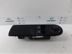 Used Multi-functional window switch Renault Clio IV (5R) 1.5 dCi 90 FAP Price € 20,00 Margin scheme offered by Snuverink Autodemontage