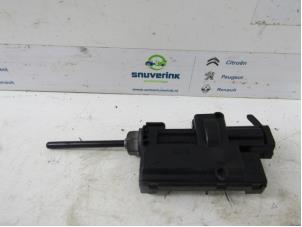 Used Tank flap lock motor Renault Talisman (RFDL) 1.6 Energy TCe 150 EDC Price € 25,00 Margin scheme offered by Snuverink Autodemontage