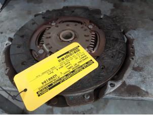 Used Clutch kit (complete) Renault Clio IV Estate/Grandtour (7R) 0.9 Energy TCE 12V Price € 45,00 Margin scheme offered by Snuverink Autodemontage