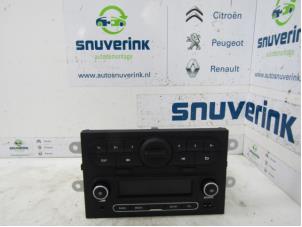 Używane Radio Renault Twingo III (AH) 1.0 SCe 70 12V Cena € 250,00 Procedura marży oferowane przez Snuverink Autodemontage
