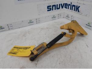 Used Tailgate hinge Renault Megane Price on request offered by Snuverink Autodemontage
