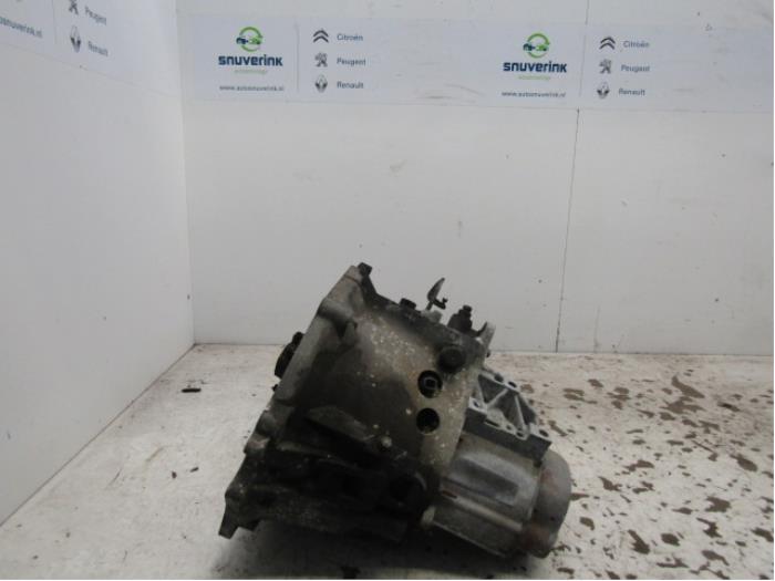 Gearbox from a Peugeot 207 SW (WE/WU) 1.6 HDi 16V 2008