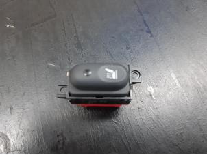 Used Seat heating switch Renault Megane Price € 20,00 Margin scheme offered by Snuverink Autodemontage