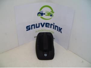 Używane Uchwyt drzwi lewych wersja 2-drzwiowa Citroen Jumper (U9) 2.2 HDi 100 Euro 4 Cena € 30,25 Z VAT oferowane przez Snuverink Autodemontage