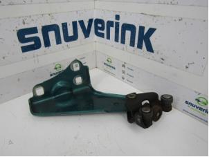 Used Sliding door roller, left Renault Kangoo (KC) 1.9 dTi Price on request offered by Snuverink Autodemontage