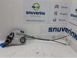 Begagnade Dörrmekanism, 4-dörrars, höger bak Peugeot 108 1.0 12V Pris € 30,00 Marginaltabell erbjuds av Snuverink Autodemontage