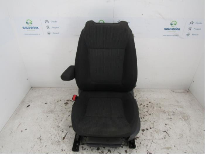 Seat, left from a Peugeot 5008 I (0A/0E) 1.6 HDiF 16V 2011