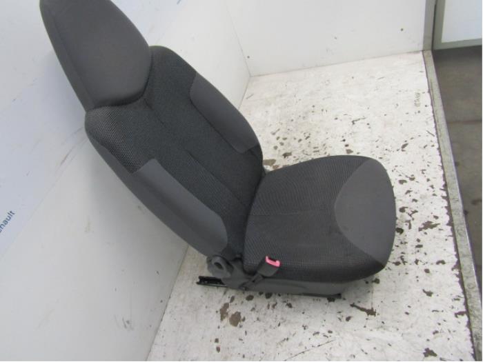 Fotel lewy z Peugeot 107 1.0 12V 2008