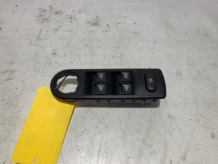 Używane Przelacznik combi okienny Renault Captur I (2R) 0.9 Energy TCE 12V Cena € 44,99 Procedura marży oferowane przez Snuverink Autodemontage