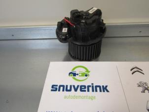 Used Heating and ventilation fan motor Renault Scénic IV (RFAJ) 1.2 TCE 130 16V Price € 65,00 Margin scheme offered by Snuverink Autodemontage