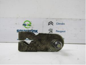 Used Position switch automatic gearbox Peugeot 206 Price on request offered by Snuverink Autodemontage