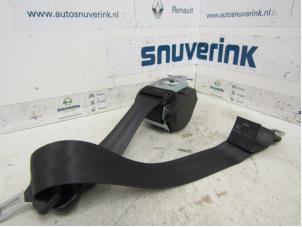 Gebrauchte Sicherheitsgurt Mitte hinten Renault Zoé (AG) 65kW Preis € 121,00 Mit Mehrwertsteuer angeboten von Snuverink Autodemontage