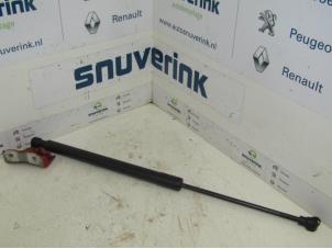 Used Set of tailgate gas struts Renault Clio IV (5R) 0.9 Energy TCE 90 12V Price € 20,00 Margin scheme offered by Snuverink Autodemontage