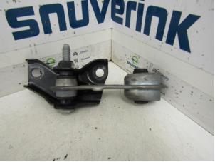 Used Gearbox mount Renault Clio IV (5R) 0.9 Energy TCE 90 12V Price € 25,00 Margin scheme offered by Snuverink Autodemontage