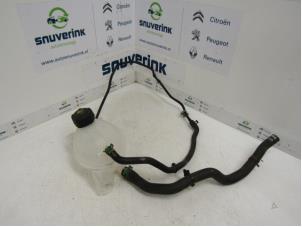 Used Expansion vessel Renault Clio IV (5R) 0.9 Energy TCE 90 12V Price € 30,00 Margin scheme offered by Snuverink Autodemontage