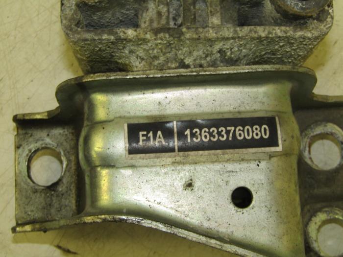 Engine mount from a Fiat Ducato (250) 2.3 D 130 Multijet 2012