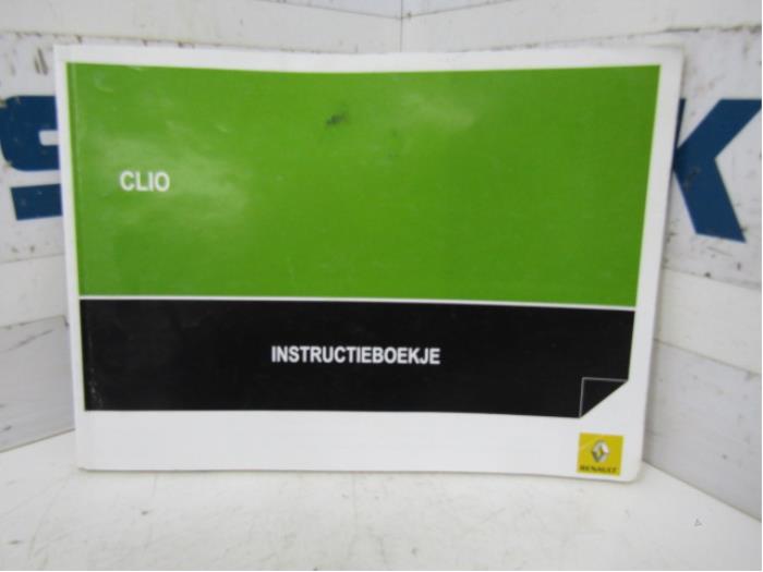 Instruction Booklet from a Renault Clio 2008
