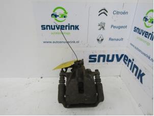 Used Rear brake calliper, right Renault Trafic New (FL) 2.5 dCi 16V 145 Price € 90,75 Inclusive VAT offered by Snuverink Autodemontage