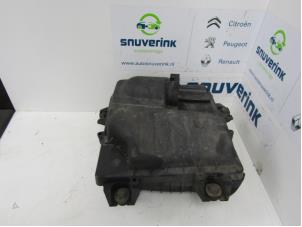 Used Air box Renault Trafic New (FL) 2.5 dCi 16V 145 Price € 60,50 Inclusive VAT offered by Snuverink Autodemontage