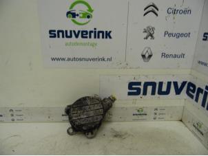 Used Vacuum pump (diesel) Renault Trafic New (FL) 2.5 dCi 16V 145 Price on request offered by Snuverink Autodemontage