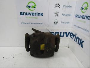 Used Front brake calliper, right Renault Trafic New (FL) 2.5 dCi 16V 145 Price € 32,66 Inclusive VAT offered by Snuverink Autodemontage
