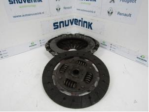 Used Clutch kit (complete) Renault Trafic New (FL) 2.0 dCi 16V 90 Price € 60,50 Inclusive VAT offered by Snuverink Autodemontage