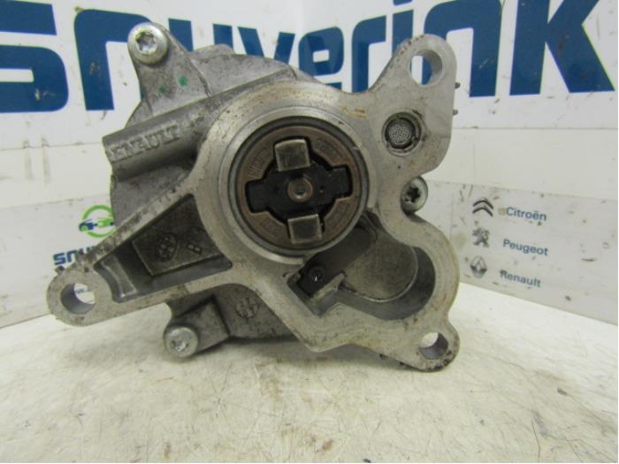 Vacuum pump (diesel) from a Renault Trafic New (FL) 2.0 dCi 16V 90 2007