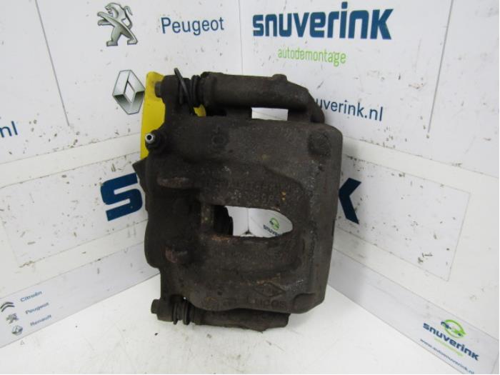 Front brake calliper, left from a Renault Trafic New (FL) 2.0 dCi 16V 90 2007