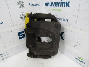Used Front brake calliper, left Renault Trafic New (FL) 2.0 dCi 16V 90 Price € 32,66 Inclusive VAT offered by Snuverink Autodemontage