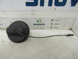 Used Fuel cap Renault Trafic New (FL) 2.0 dCi 16V 90 Price € 24,20 Inclusive VAT offered by Snuverink Autodemontage