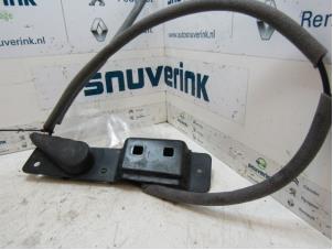 Used Minibus/van rear door handle Renault Trafic New (FL) 1.9 dCi 82 16V Price on request offered by Snuverink Autodemontage