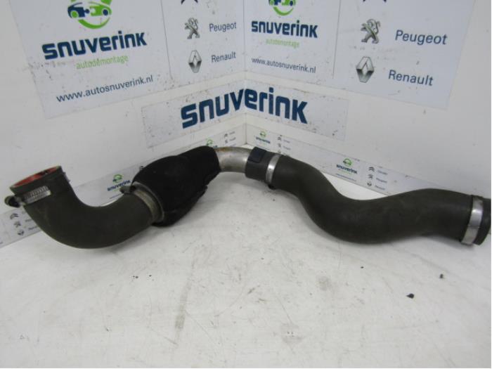 Gebrauchte Intercooler Schlauch Renault Trafic New (FL) 2.5 dCi 16V 115 FAP Preis auf Anfrage angeboten von Snuverink Autodemontage