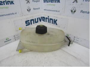 Used Expansion vessel Renault Trafic New (FL) 2.5 dCi 16V 115 FAP Price on request offered by Snuverink Autodemontage