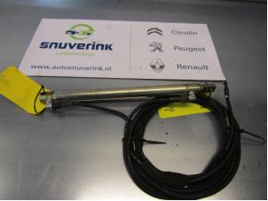 Used Convertible roof hydraulic line Renault Megane (EA) 2.0 IDE 16V Price € 75,00 Margin scheme offered by Snuverink Autodemontage
