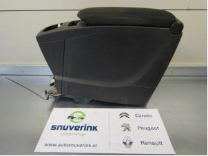 Used Middle console Renault Scénic III (JZ) 1.4 16V TCe 130 Price € 80,00 Margin scheme offered by Snuverink Autodemontage