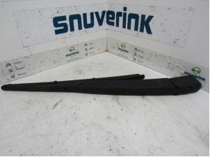 Used Rear wiper arm Renault Scénic III (JZ) 1.4 16V TCe 130 Price on request offered by Snuverink Autodemontage
