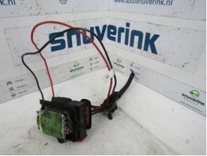 Used Heater resistor Renault Trafic New (FL) 2.5 dCi 16V 115 FAP Price on request offered by Snuverink Autodemontage