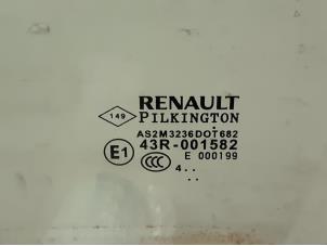 Usagé Vitre portière 4portes avant gauche Renault Captur (2R) 1.2 TCE 16V EDC Prix € 50,00 Règlement à la marge proposé par Snuverink Autodemontage