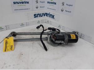 Used Wiper motor + mechanism Renault Trafic New (FL) 2.0 dCi 16V 90 Price on request offered by Snuverink Autodemontage