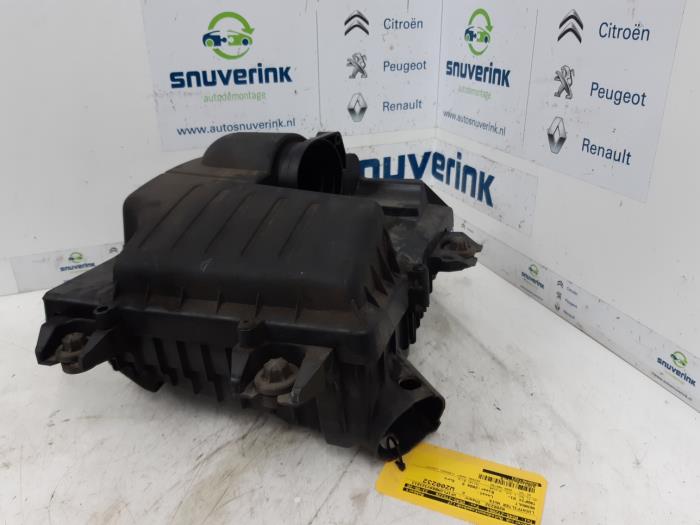 Gebrauchte Luftfiltergehäuse Renault Trafic New (FL) 2.0 dCi 16V 90 Preis € 12,50 Mit Mehrwertsteuer angeboten von Snuverink Autodemontage