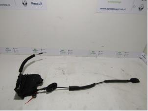 Used Front door lock mechanism 4-door, right Renault Clio IV (5R) 0.9 Energy TCE 90 12V Price € 30,00 Margin scheme offered by Snuverink Autodemontage